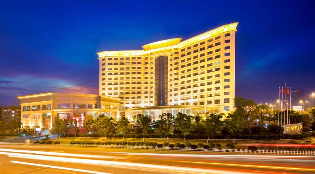 The Grand Plaza Hotel Ji'an  Exterior foto