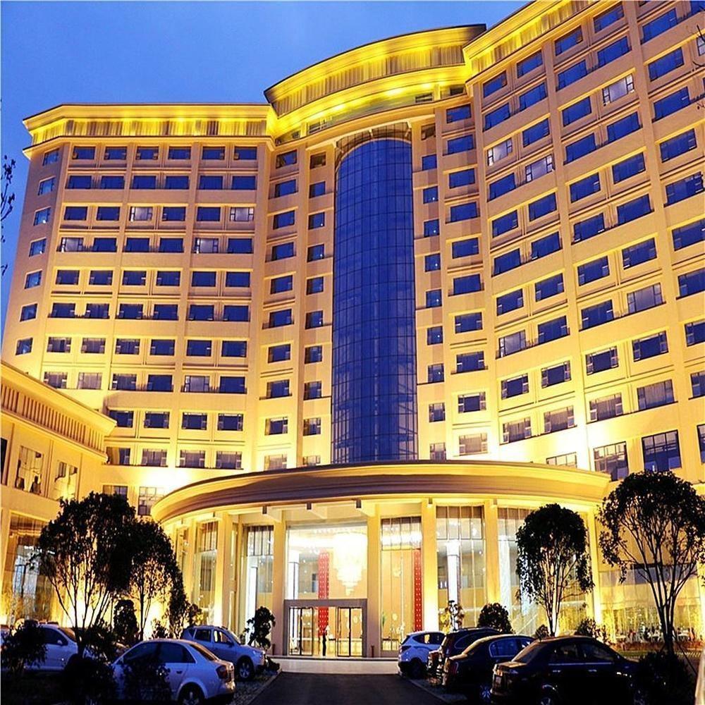 The Grand Plaza Hotel Ji'an  Exterior foto