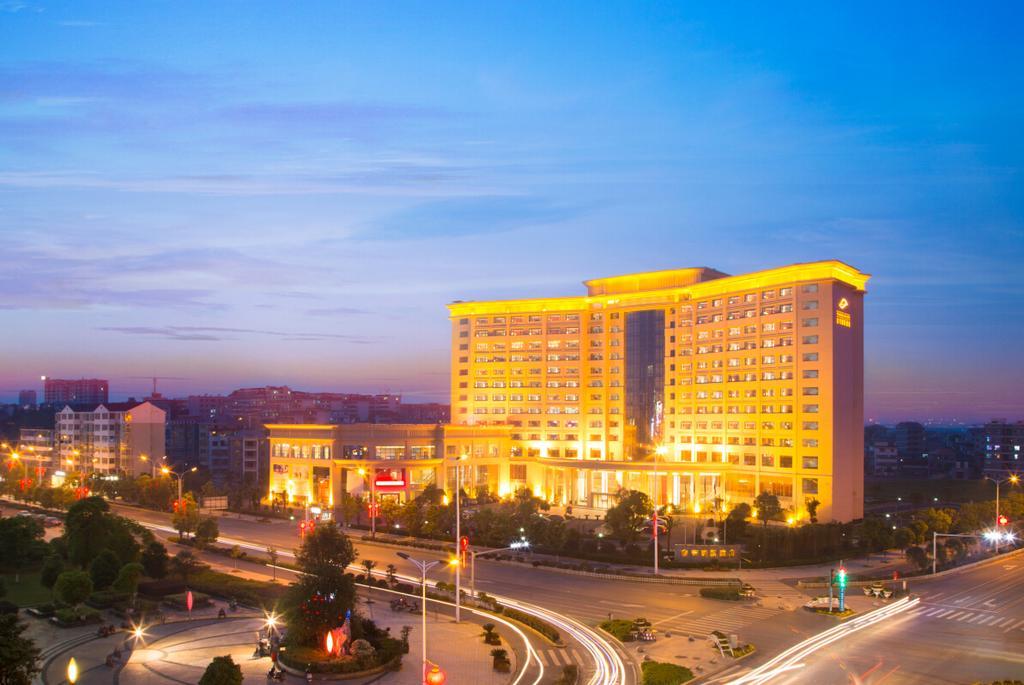 The Grand Plaza Hotel Ji'an  Exterior foto